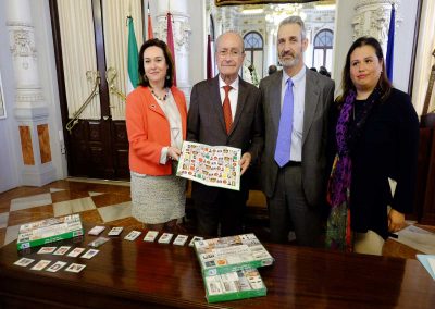 foto con Alcalde de Málaga, Concejala y Reepresentantes de Visuals Games